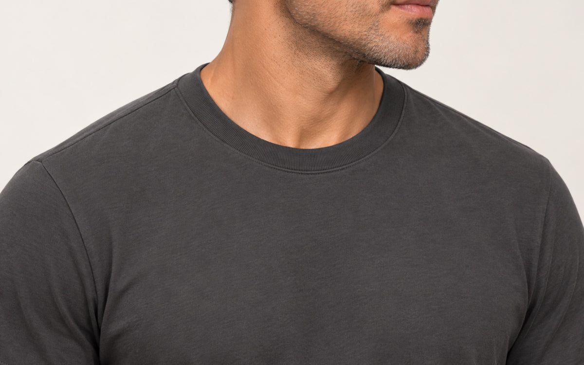 Camiseta Clássica Pré-Lavada de Algodão Premium Grafite