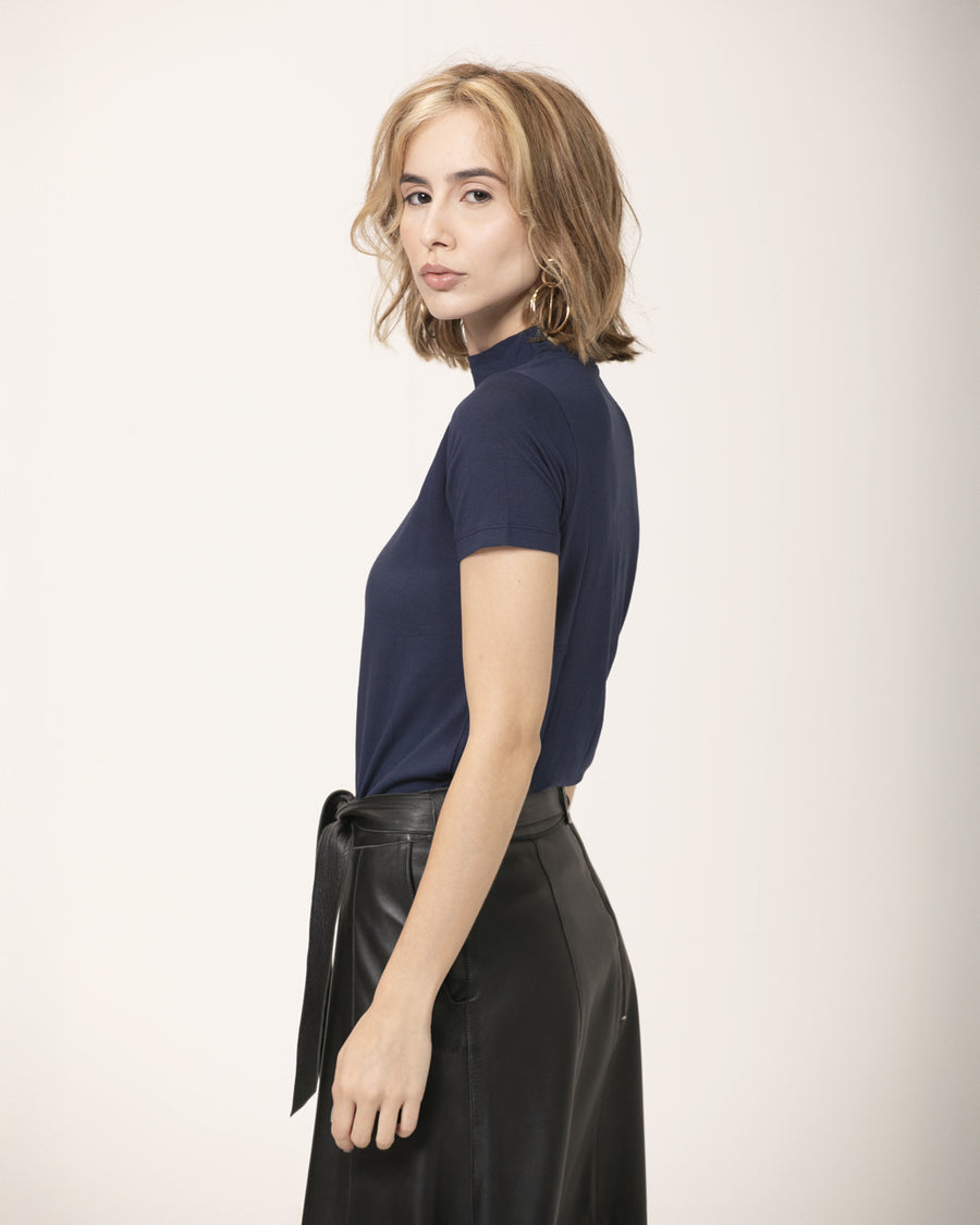Camiseta Gola Alta Tecnológica Modal Feminina Azul